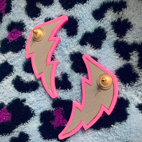 Thunderstruck! - Picture 4 of 4